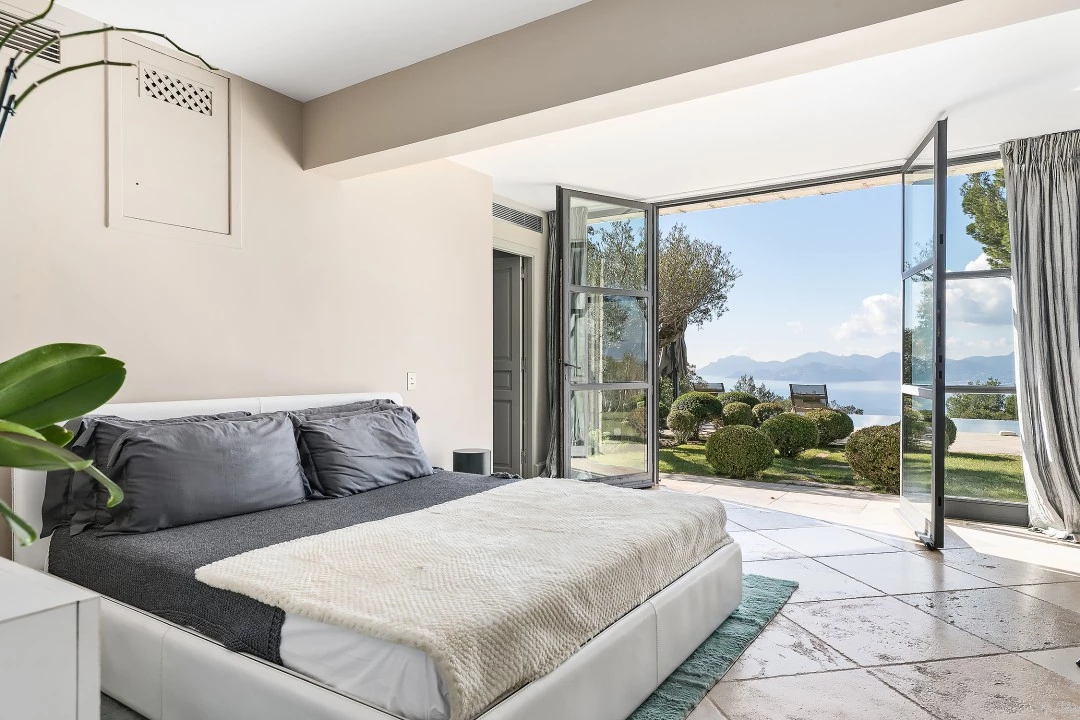 1680593626-Luxury Real estate rent Cannes villa Mosaique bedroom.webp